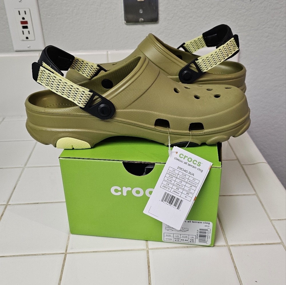 Crocs Classic Sandals size 10 for men